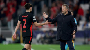 Barca siegt in Unterzahl, Liverpool mit viel Gl&uuml;ck