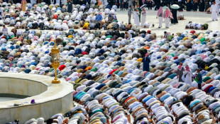Familiares fazem busca desesperada por fi&eacute;is desaparecidos durante o Hajj