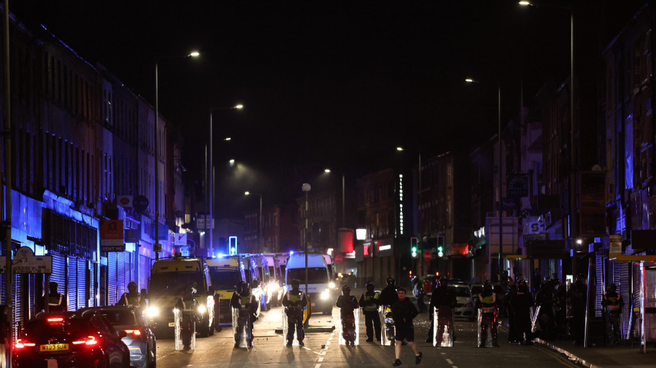 Oltre 90 arresti dopo le violenze in numerose citt&agrave; britanniche