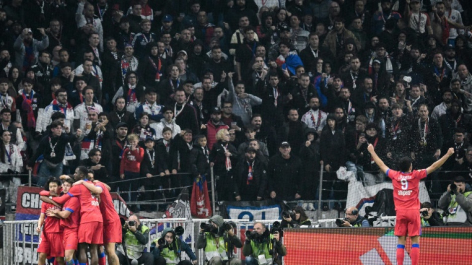 Neves late show sends PSG top of Ligue 1, Strasbourg down Lille