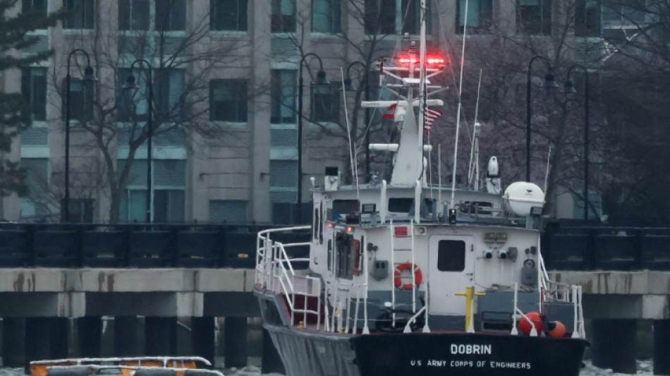 Queda de helic&oacute;ptero no rio Hudson, em NY, deixa seis mortos