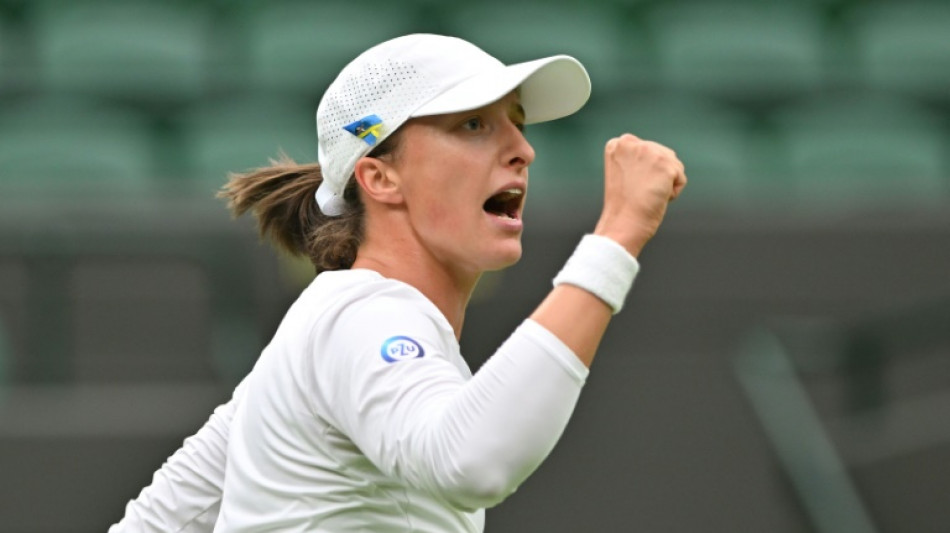 Swiatek estreia em Wimbledon vit&oacute;ria tranquila sobre chinesa Zhu Lin