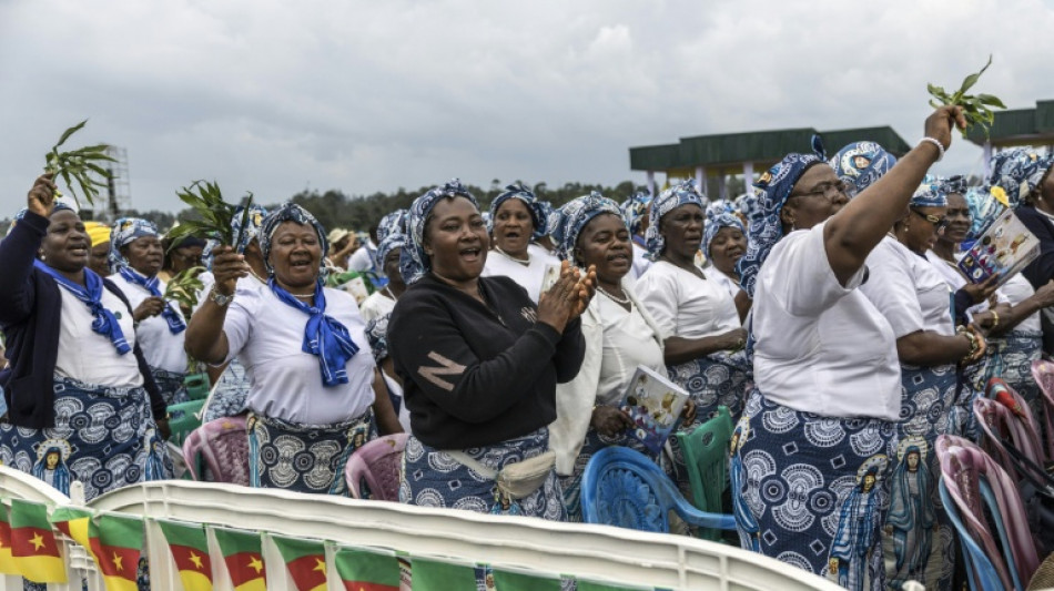 Papa Le&atilde;o XIV celebra missa para 120.000 fi&eacute;is durante visita a Camar&otilde;es