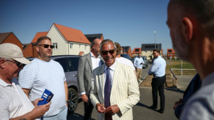 L&eacute;gislative partielle en Angleterre: Farage revendique la victoire, d&eacute;pouillement inachev&eacute;