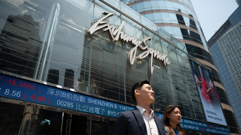 Borsa, Hong Kong tenta il rimbalzo e apre a +2,06%