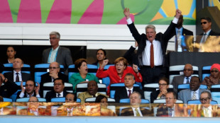 Kanzler Scholz dr&uuml;ckt deutschen Kickern den Daumen