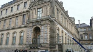 Vigilante do Louvre se lembra de 'barulho enorme' durante o roubo