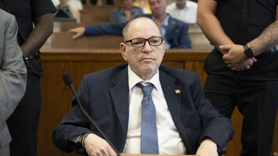 Weinstein, il nuovo processo a New York si terr&agrave; in autunno