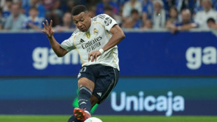 Real Madrid vence Oviedo (3-0) com dois gols de Mbapp&eacute; e um de Vini Jr
