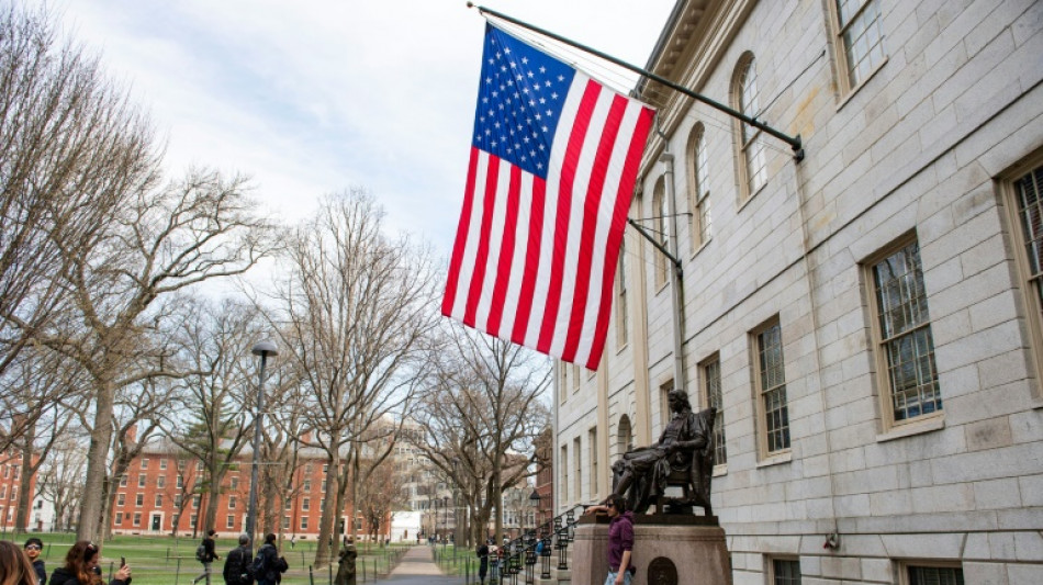 Trump intensifica ameaças a Harvard, que se recusa a atender às suas exigências