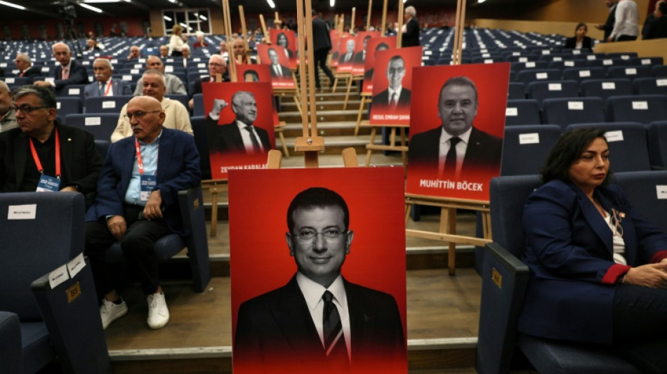 "Nous n'avons pas peur": le maire emprisonn&eacute; d'Istanbul de nouveau au tribunal