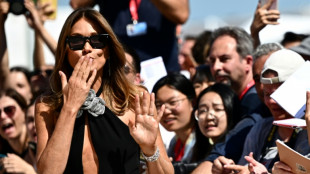 S&auml;ngerin Carla Bruni macht &uuml;berstandene Brustkrebs-Erkrankung &ouml;ffentlich