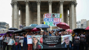 Dos franceses acusados de espionaje en Ir&aacute;n salen de la c&aacute;rcel