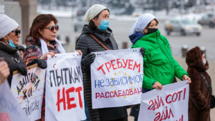 Kasachen gedenken der Toten der Massenproteste im Januar