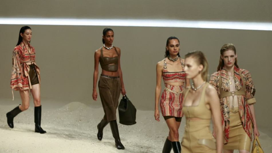 Herm&egrave;s combina legado equestre e sensualidade na Semana da Moda de Paris