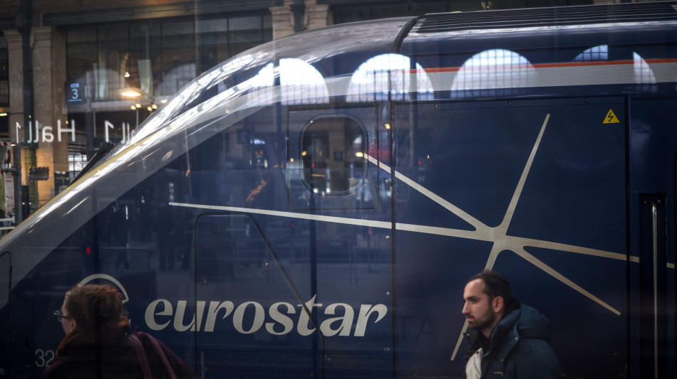 Eurostar annuncia la ripresa di tutti i servizi, 'ma possibili ritardi'