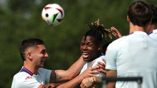 Inglaterra y Espa&ntilde;a, con cuidado contra rivales inferiores