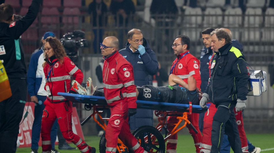 Napoli: lesioni alla caviglia, Lobotka fermo un mese e mezzo