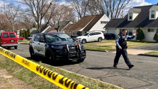 Pol&iacute;cia dos EUA mant&eacute;m cercado em Nova Jersey o suspeito de tr&ecirc;s assassinatos