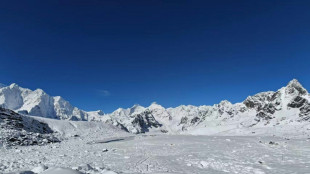 Rescatan a todos los excursionistas atrapados a los pies del Everest, seg&uacute;n medios