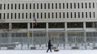 Jurado de EEUU debate suerte de polic&iacute;as implicados en muerte de George Floyd