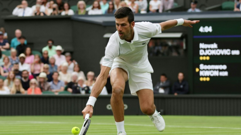 Djokovic pasa a segunda ronda de Wimbledon con m&aacute;s dificultad de lo previsto