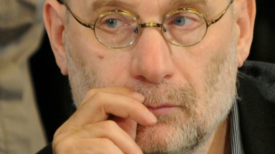 Rusia condena en rebeld&iacute;a a prisi&oacute;n al escritor exiliado Boris Akunin