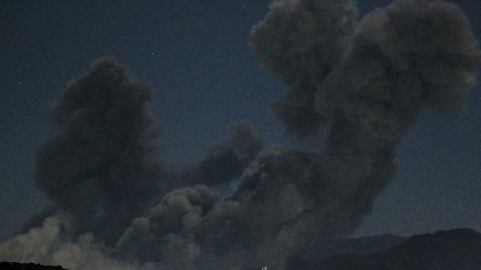Rebeldes no I&ecirc;men reivindicam ataques contra porta-avi&otilde;es dos EUA no Mar Vermelho
