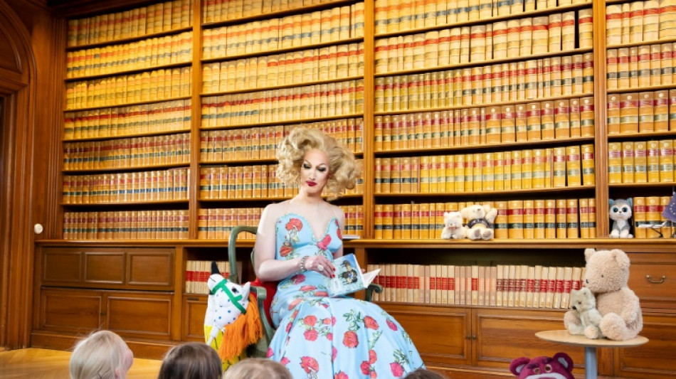 Vice-prefeito de Estocolmo se veste de 'drag queen' para criticar 'a intoler&acirc;ncia'