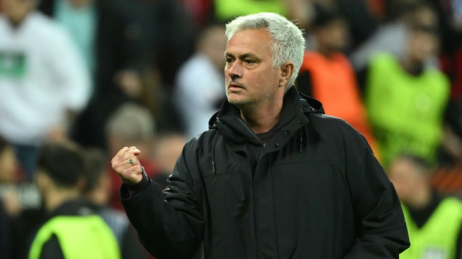 Mourinho pode igualar marca de Ferguson e Trapattoni com t&iacute;tulo da Roma na Liga Europa
