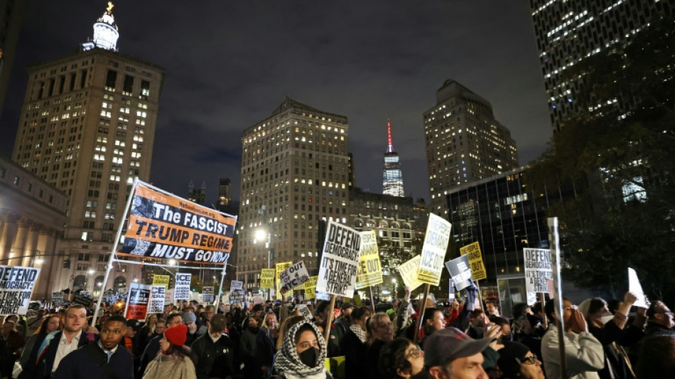 'Fora daqui': nova-iorquinos protestam contra batidas anti-imigra&ccedil;&atilde;o