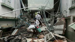 S&eacute;isme: plus de 1.000 morts en Birmanie, recherches tous azimuts pour des survivants