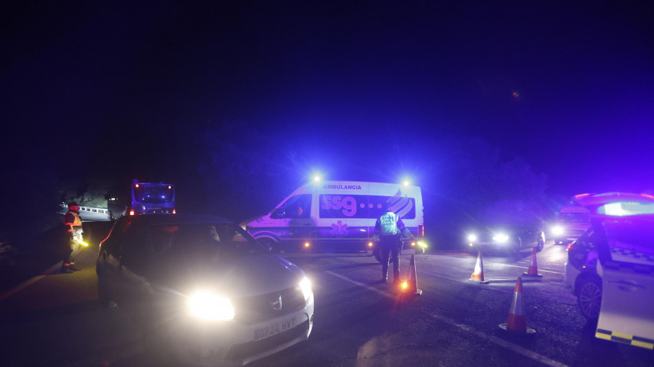 Salgono a 24 le vittime del deragliamento di 2 treni in Spagna