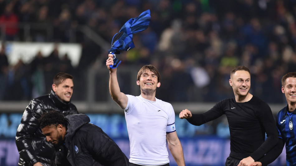E.League: striscione per De Roon, 'hai gi&agrave; vinto la tua coppa'