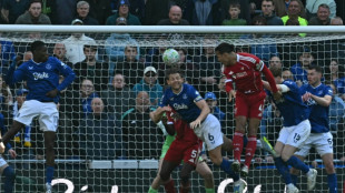 Liverpool vence Everton nos acr&eacute;scimos (2-1) e se mant&eacute;m em 5&ordm; na Premier