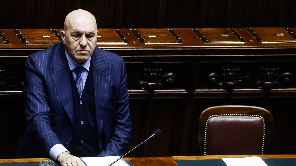 Crosetto si sposta da Dubai a Mascate, voler&agrave; in Italia dall'Oman