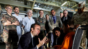 Des bless&eacute;s de Gaza soign&eacute;s sur le porte-h&eacute;licopt&egrave;res fran&ccedil;ais Dixmude