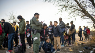 Juiz dos EUA bloqueia lei do Texas que permite detenção de migrantes