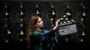 Los seguidores de la serie Downton Abbey podrán consolarse con exposición y subasta antes de su final