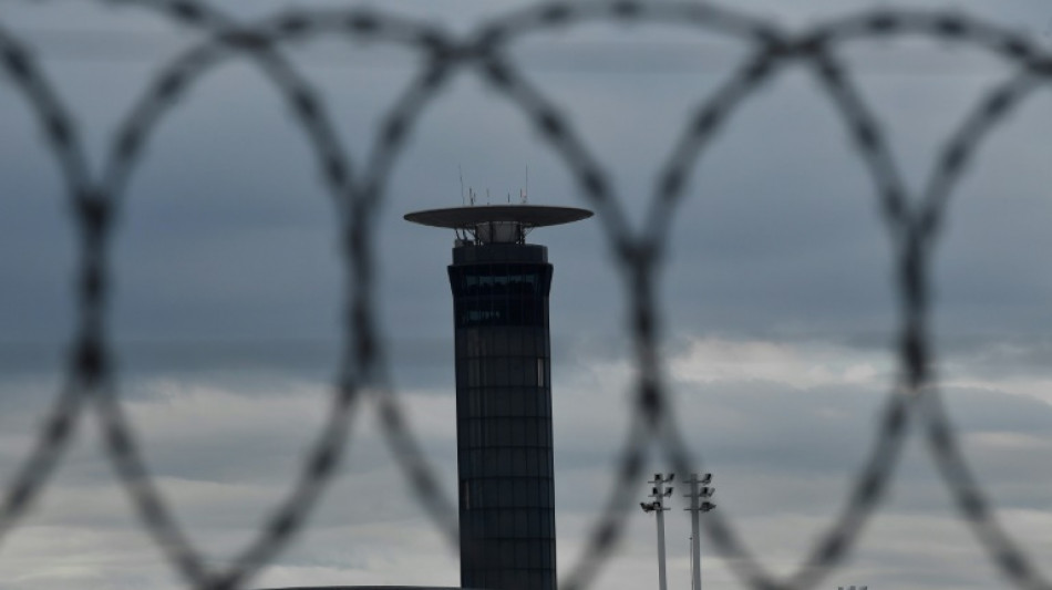 Une gr&egrave;ve du contr&ocirc;le a&eacute;rien fran&ccedil;ais perturbe les d&eacute;parts en vacances