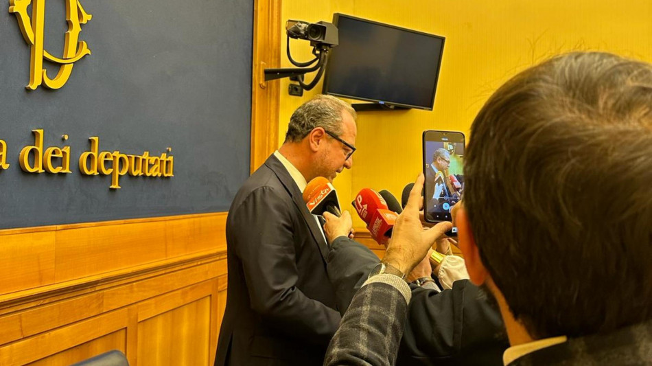 Mul&egrave; , 'Gravina si rassegni, la politica &egrave; il popolo'