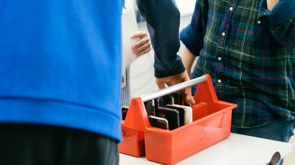 En Finlande, l'interdiction des portables à l'école ranime les discussions et améliore la concentration
