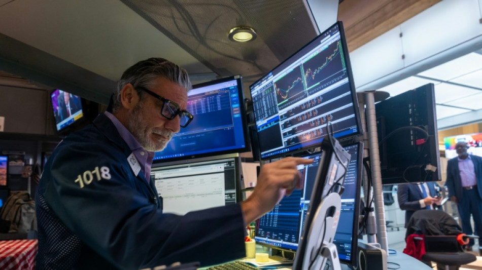 Les Bourses saluent la fin annoncée du blocage budgétaire avec une série de records