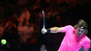 Tsitsipas valor&oacute; colgar la raqueta debido a sus problemas de espalda