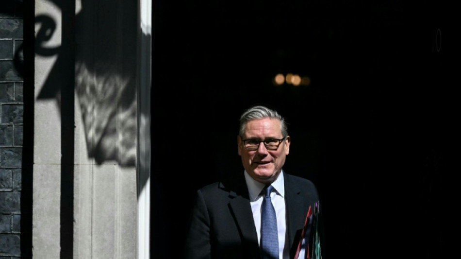 Starmer descarta se demitir por nomear embaixador ligado a Epstein