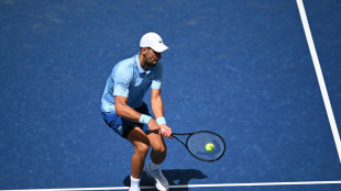 Gegner angeschlagen: Djokovic glanzlos in Runde drei