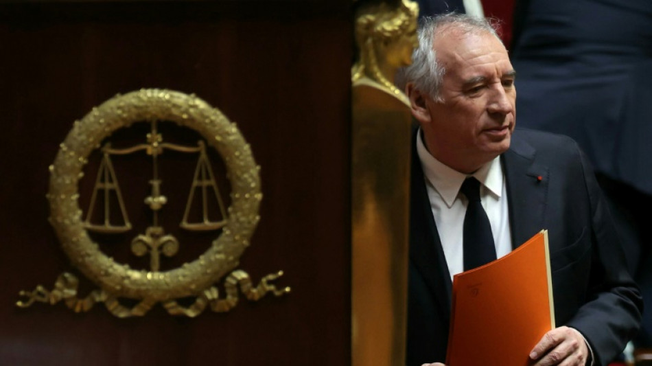 Governo franc&ecirc;s renegocia impopular reforma da Previd&ecirc;ncia em busca de estabilidade