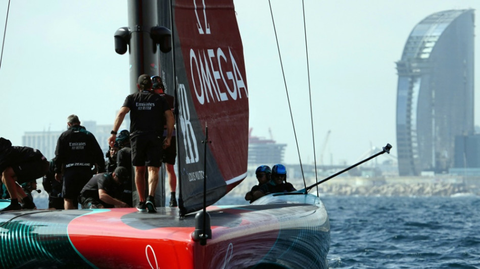 Flaute beim America's Cup - Neuseeland baut F&uuml;hrung aus