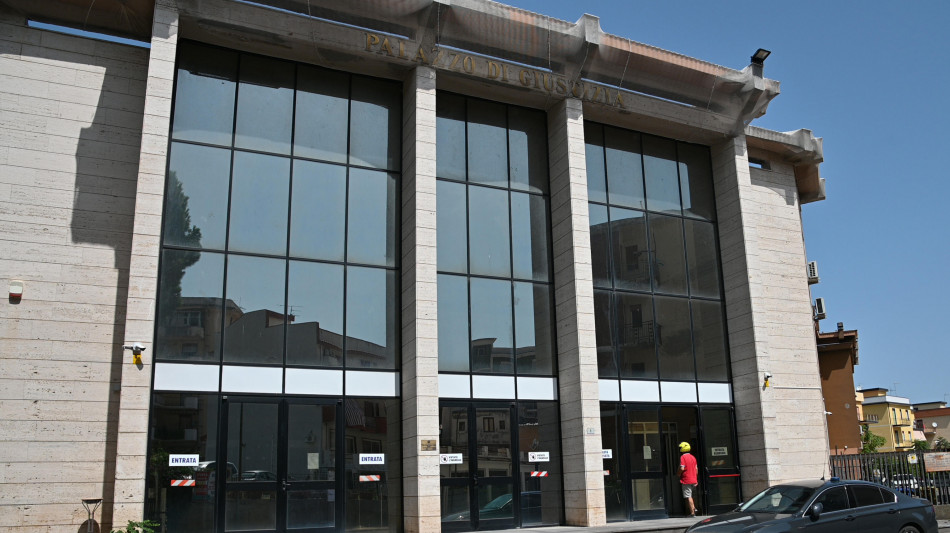 Tre cadaveri crivellati di colpi in un bosco del Messinese