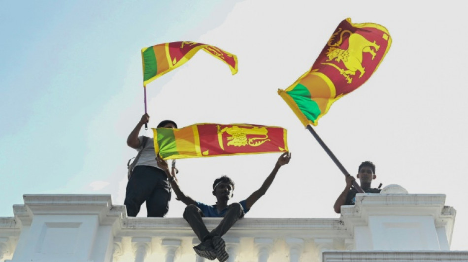 Sri Lanka: les manifestants quittent les b&acirc;timents occup&eacute;s, le pr&eacute;sident arrive &agrave; Singapour